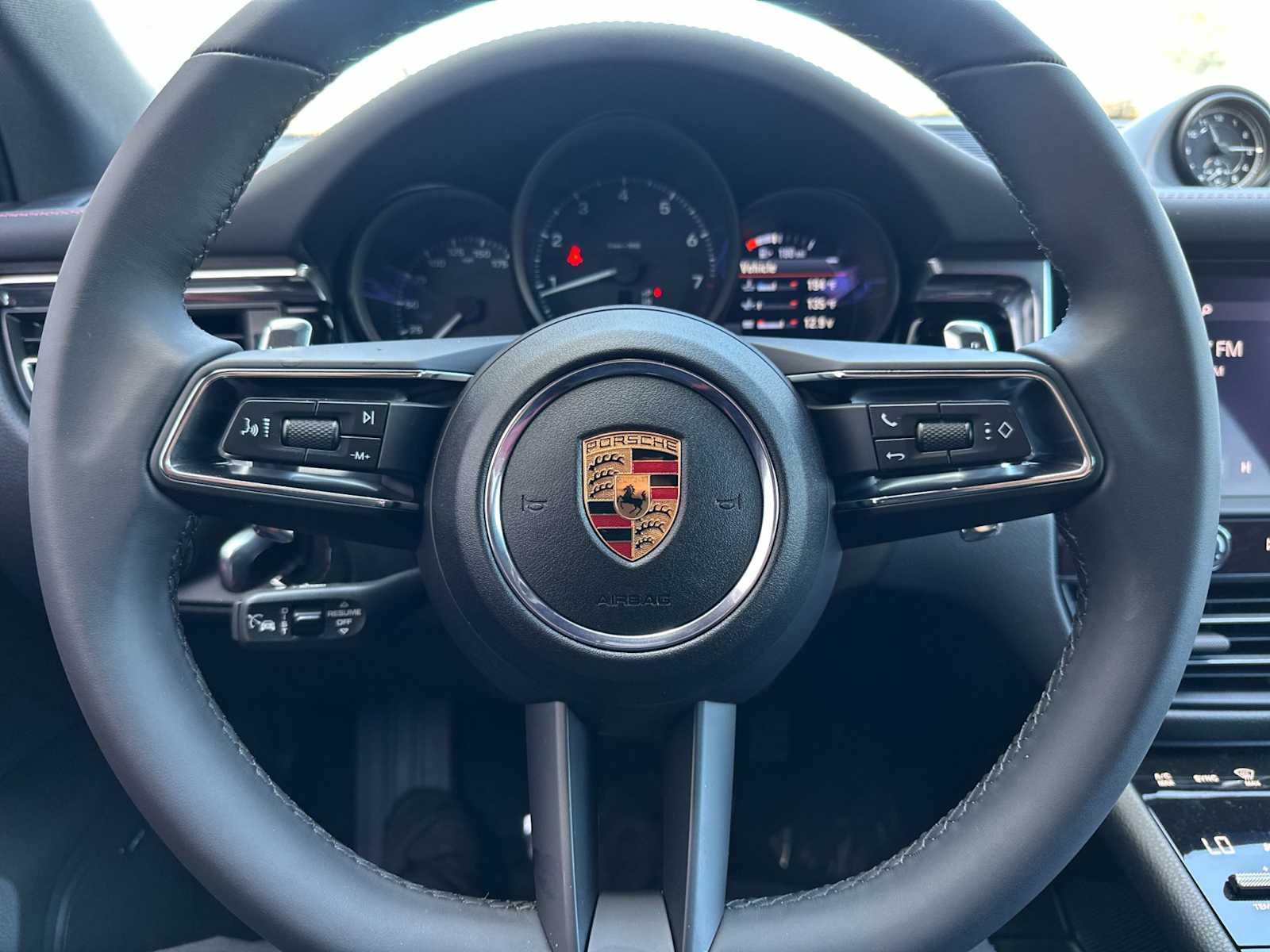 Thumbnail: 2025 Porsche Macan - 23