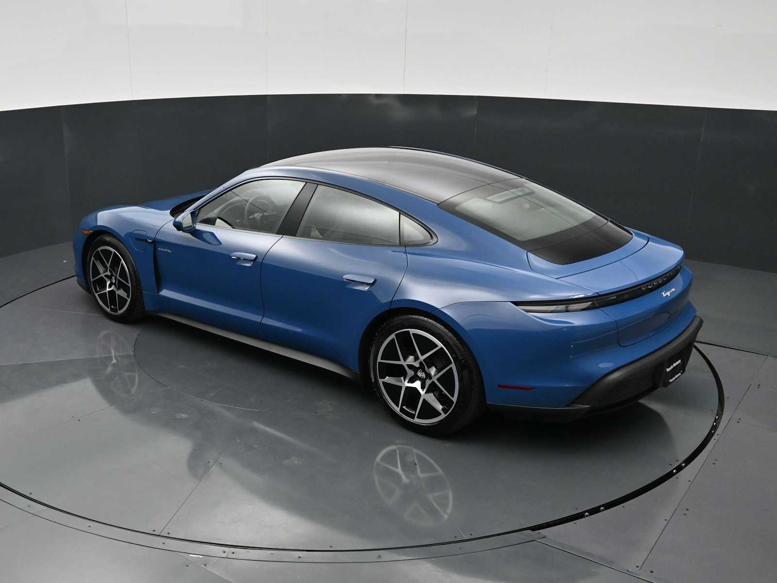Thumbnail: 2026 Porsche Taycan - 31