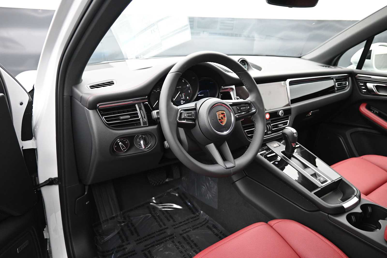 Thumbnail: 2026 Porsche Macan - 4