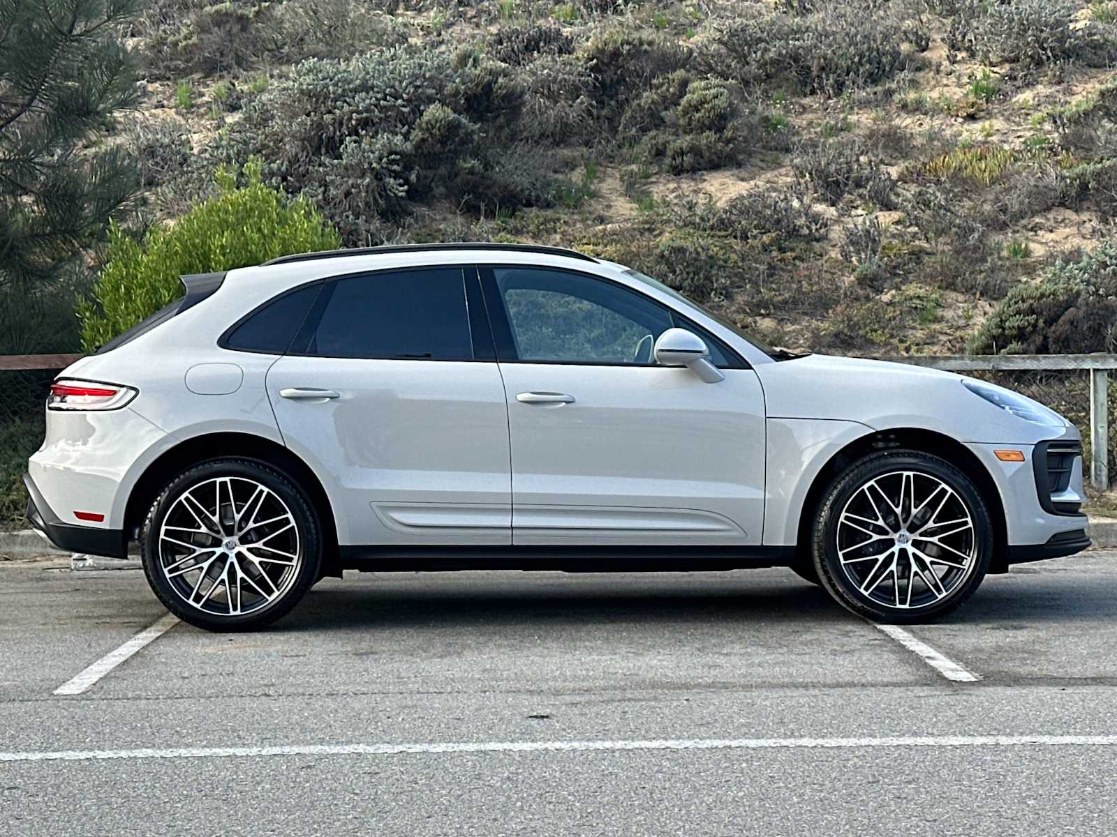 Thumbnail: 2026 Porsche Macan - 9