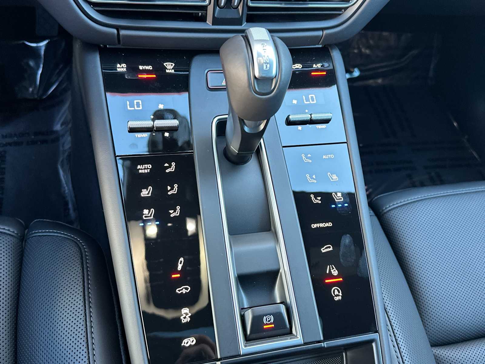 Thumbnail: 2026 Porsche Macan - 22