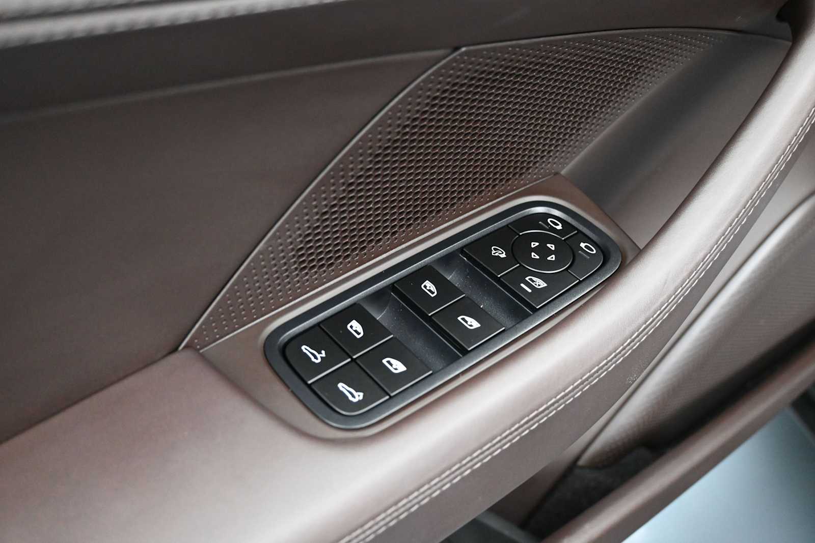 Thumbnail: 2026 Porsche Panamera - 7