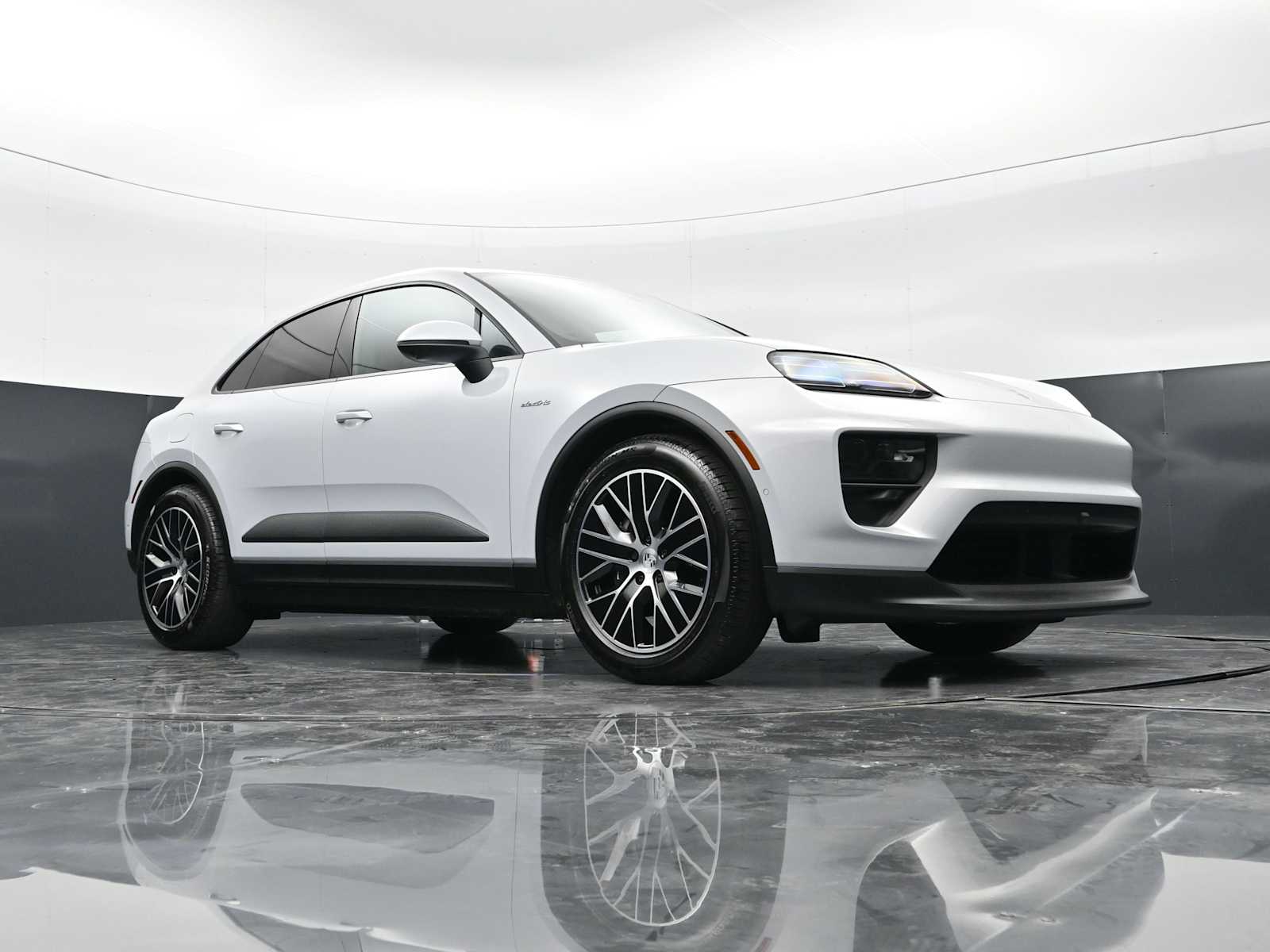 Thumbnail: 2026 Porsche Macan - 50