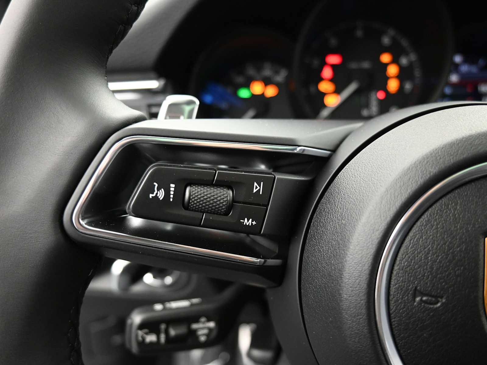 Thumbnail: 2026 Porsche Macan - 11