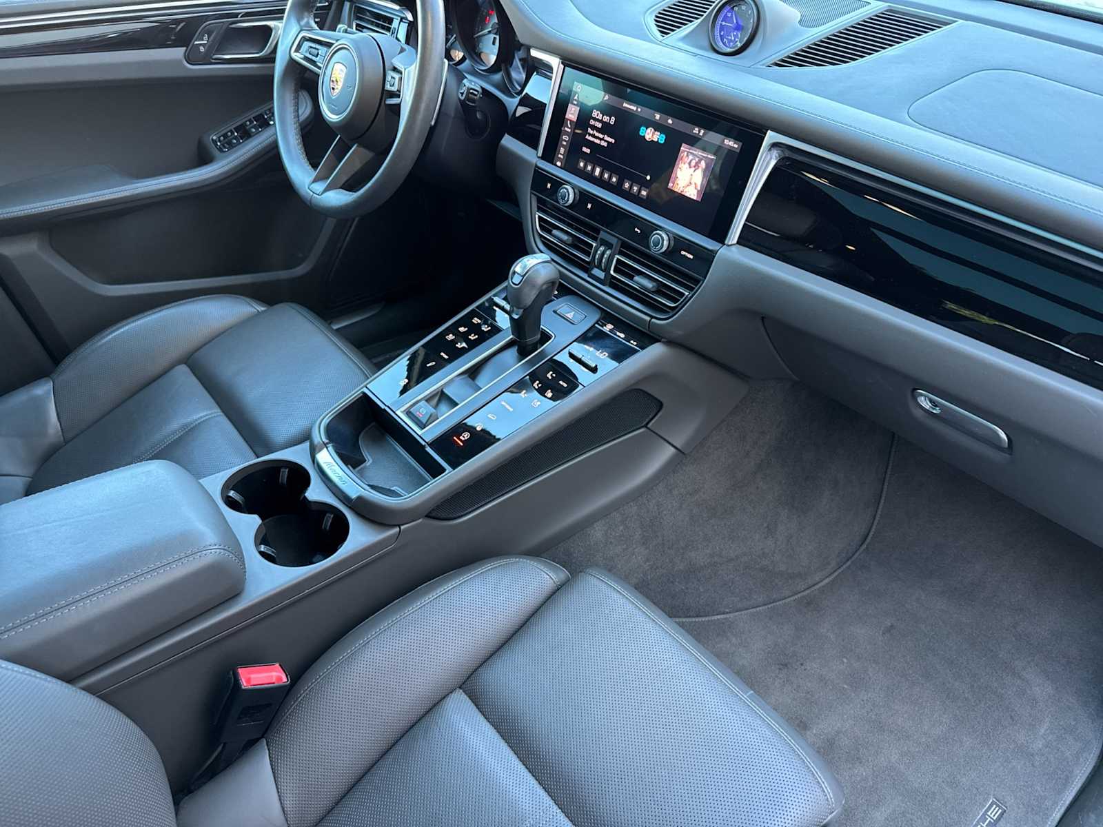 Thumbnail: 2023 Porsche Macan - 17