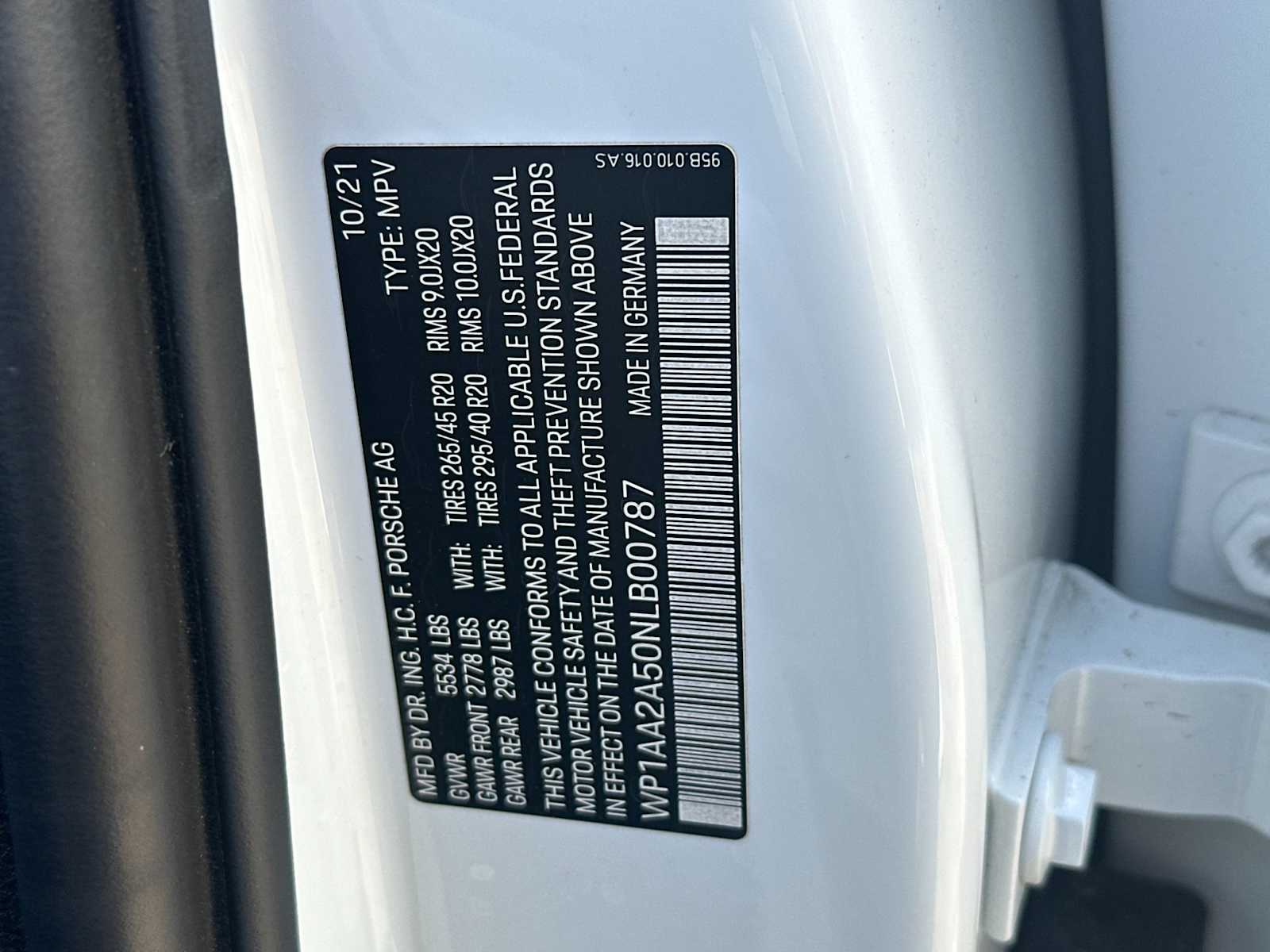 Thumbnail: 2022 Porsche Macan - 30