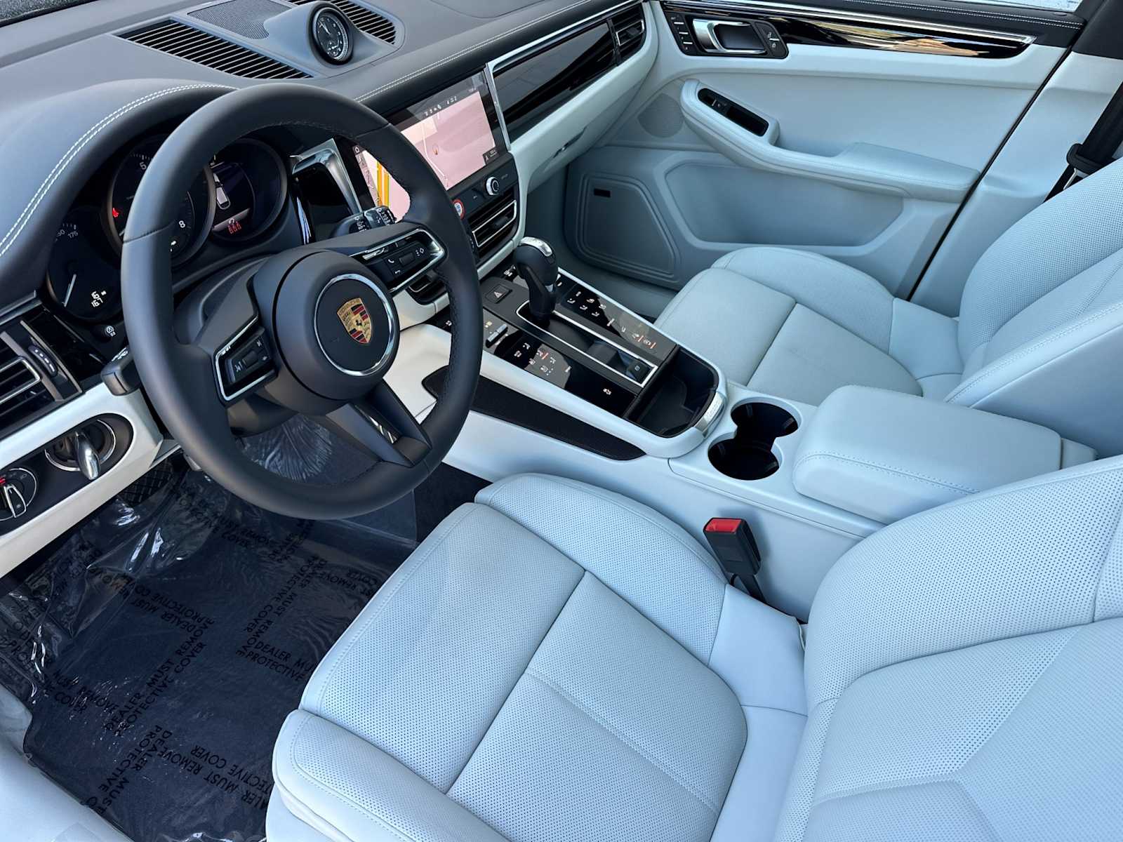 2025 Porsche Macan T photo 4