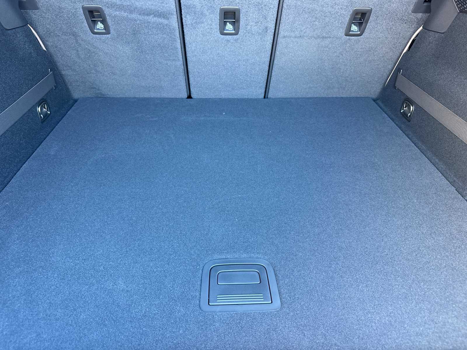 Thumbnail: 2025 Porsche Macan - 16