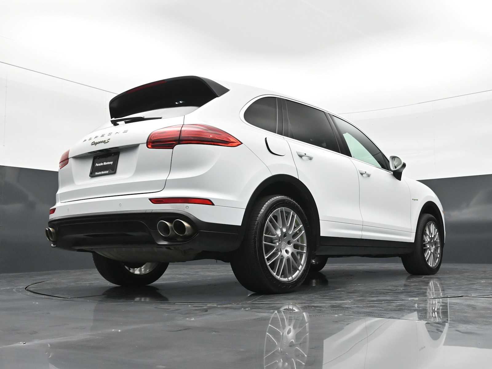 Thumbnail: 2015 Porsche Cayenne - 38