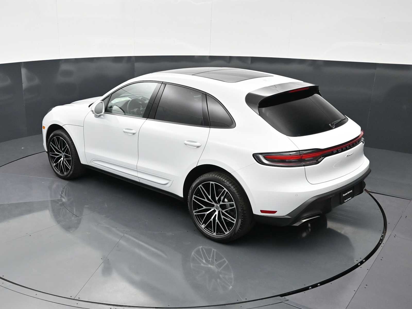 Thumbnail: 2026 Porsche Macan - 31