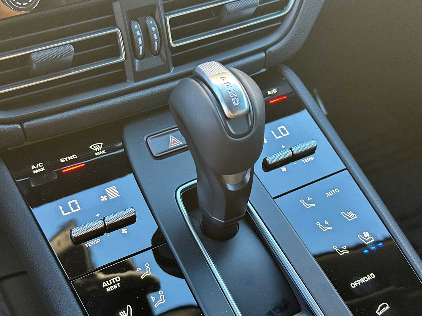 Thumbnail: 2026 Porsche Macan - 23