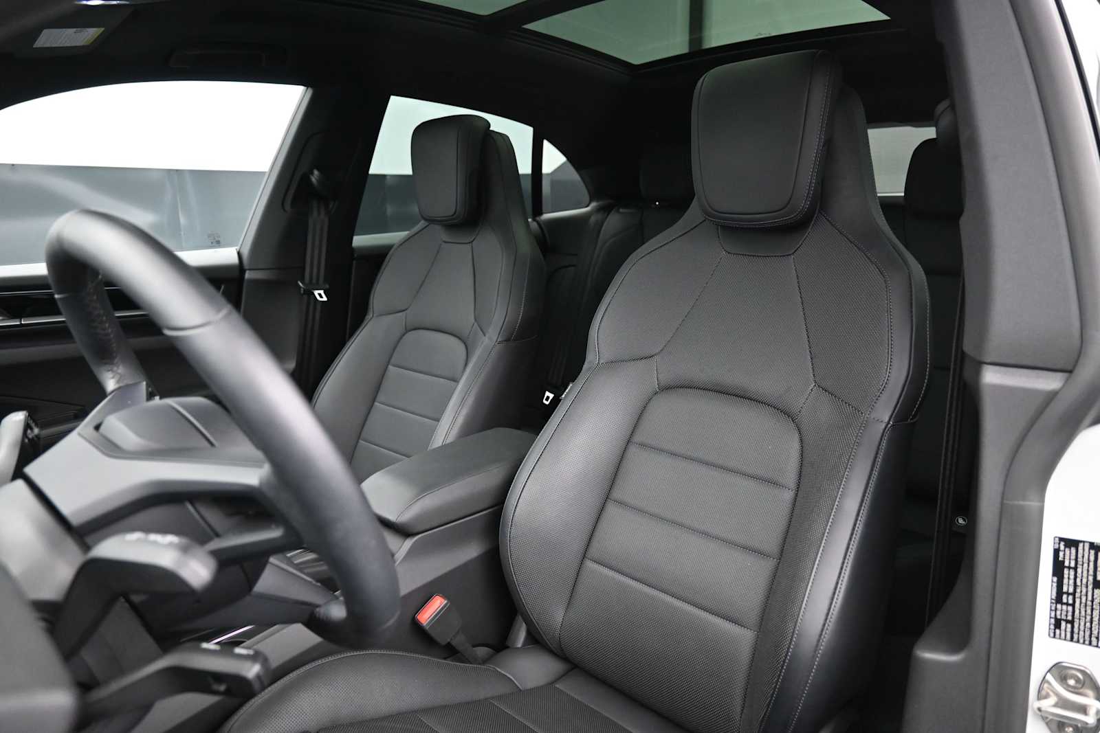 Thumbnail: 2025 Porsche Macan - 4