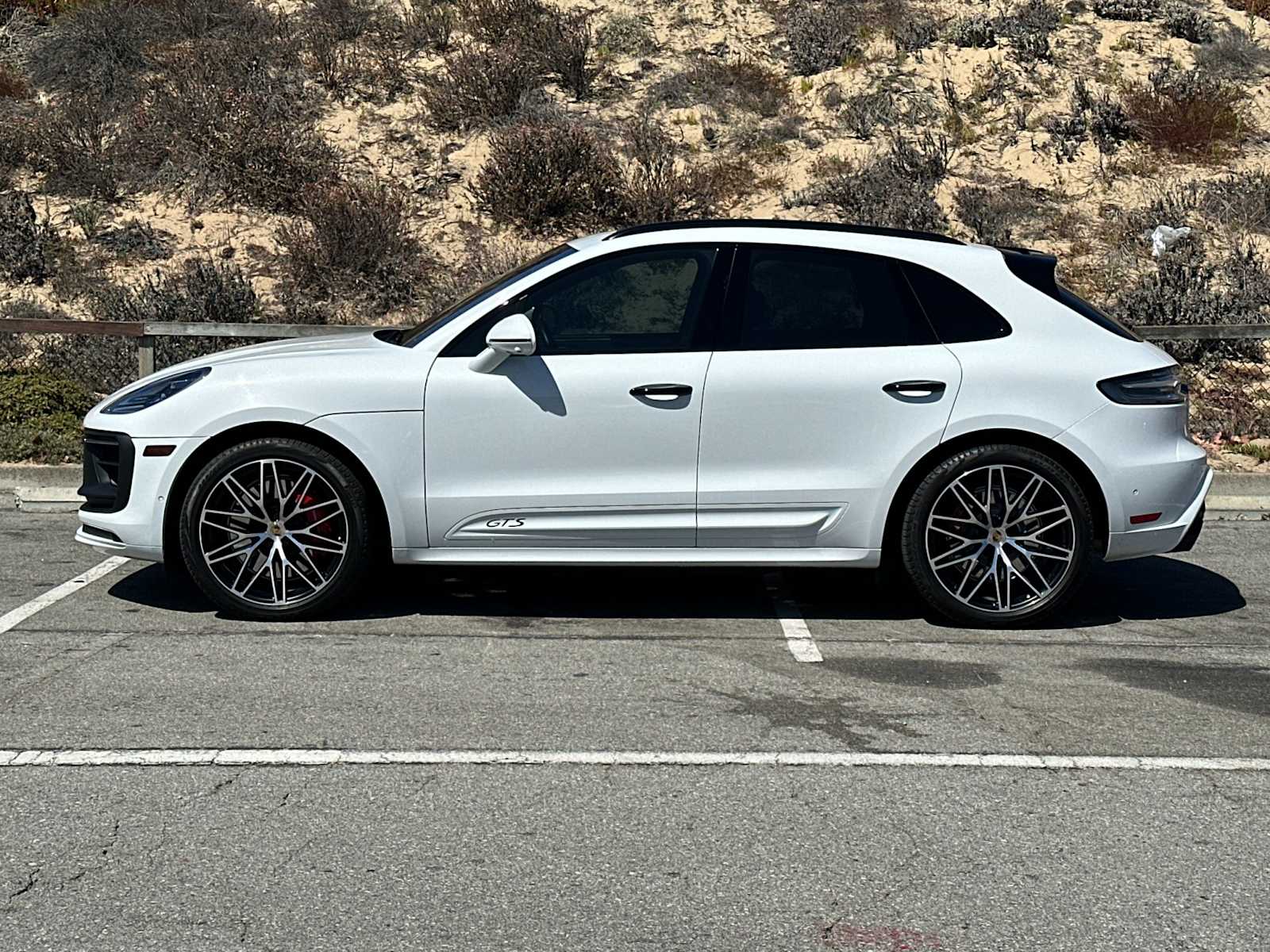 Thumbnail: 2024 Porsche Macan - 2