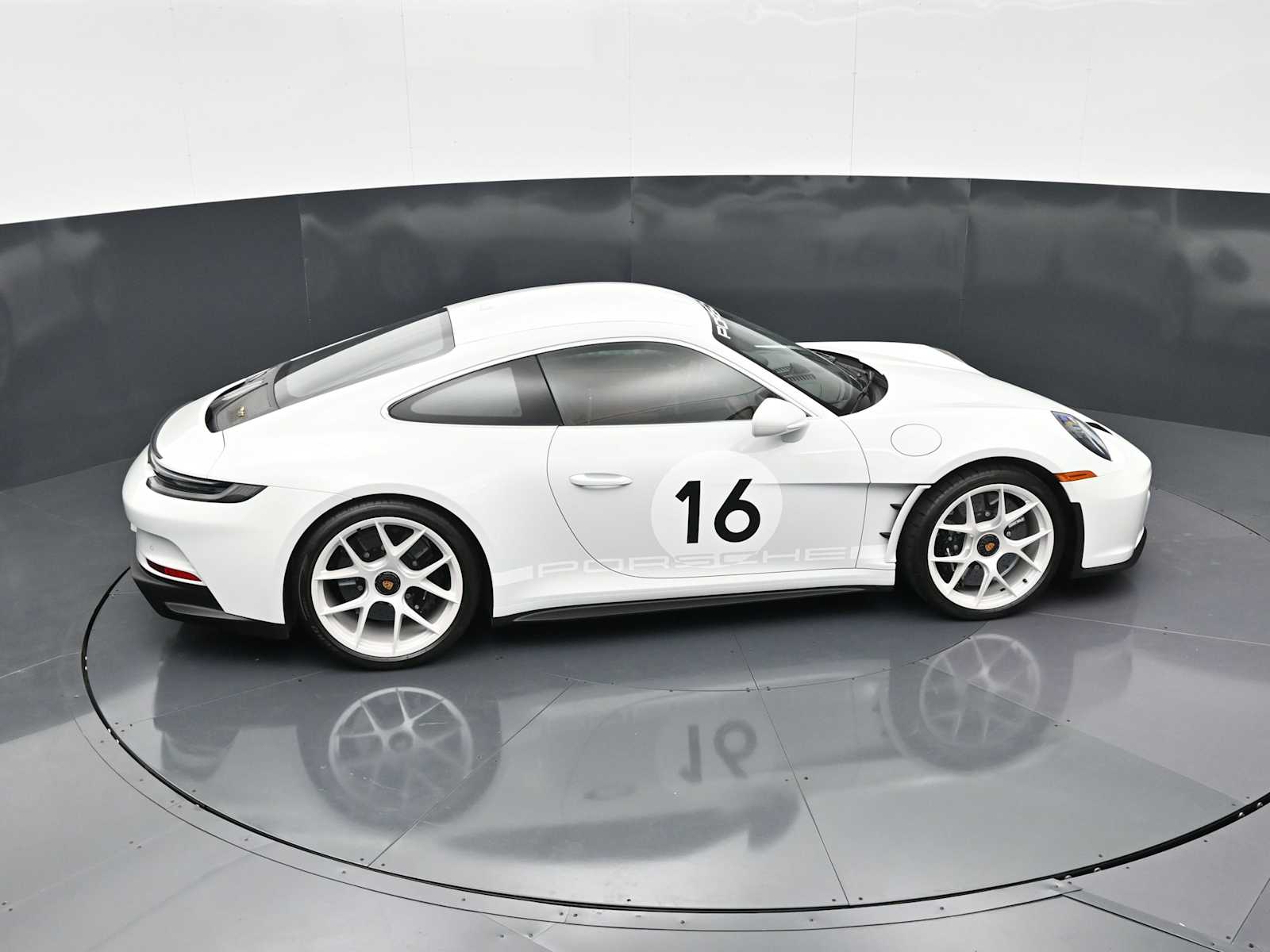 Thumbnail: 2024 Porsche 911 - 43