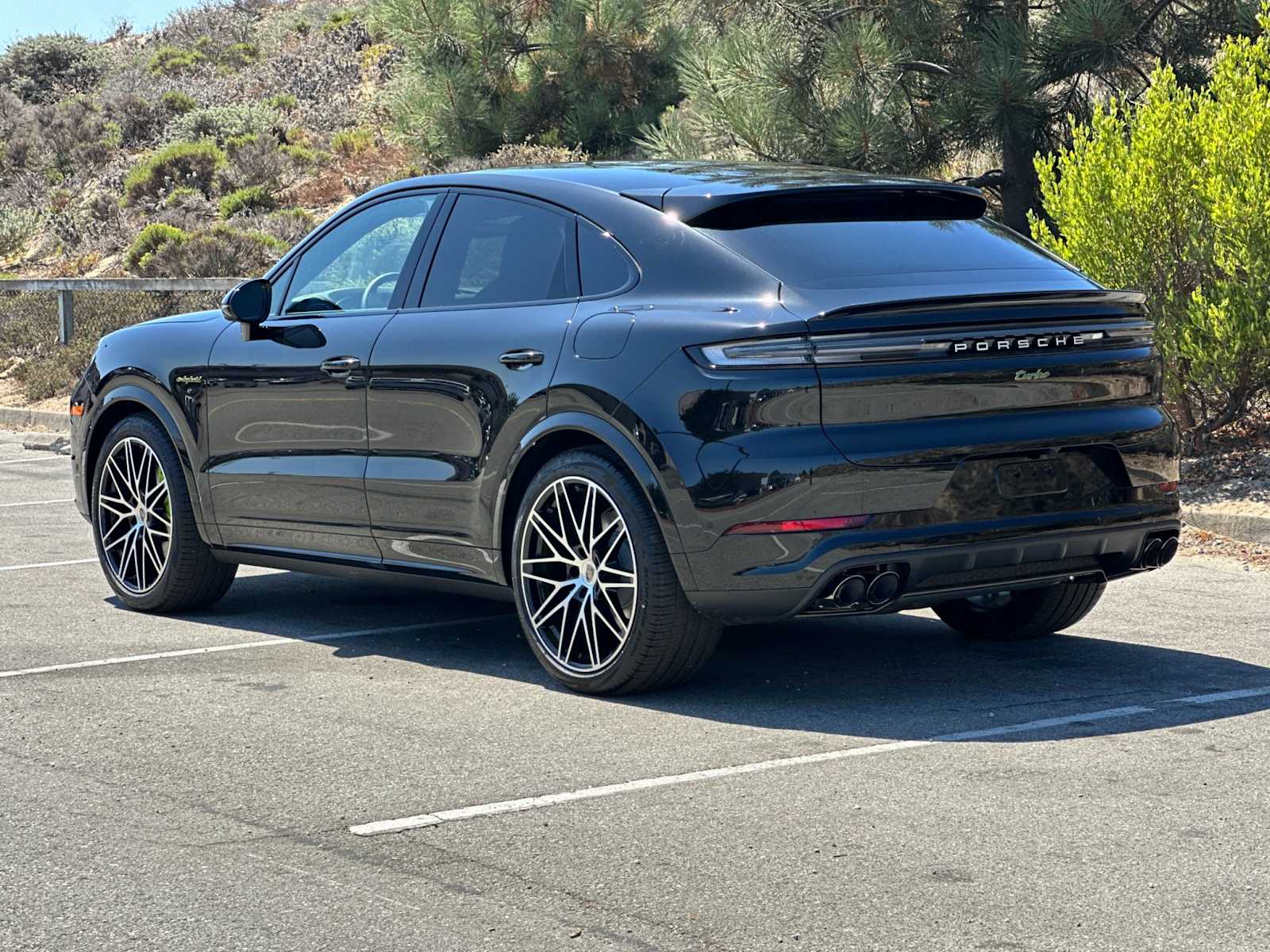 2025 Porsche Cayenne Turbo E-Hybrid photo 3