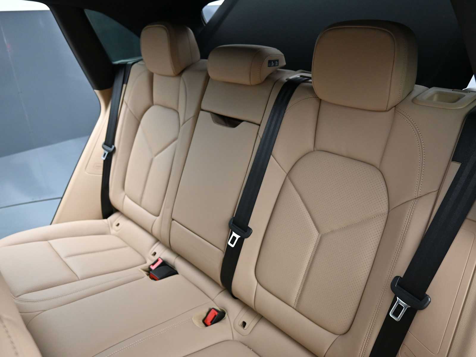 Thumbnail: 2025 Porsche Macan - 16