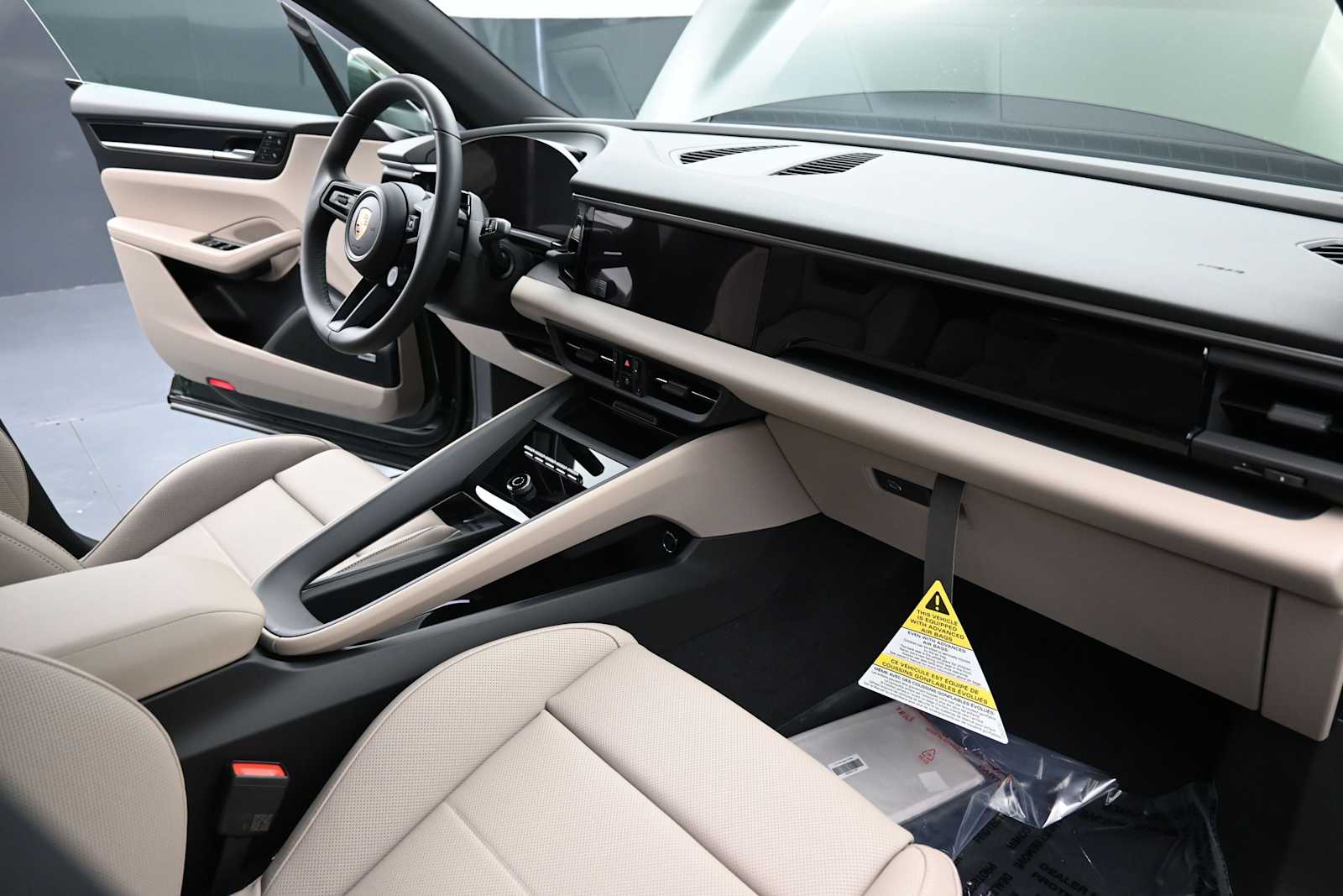 Thumbnail: 2026 Porsche Macan - 21