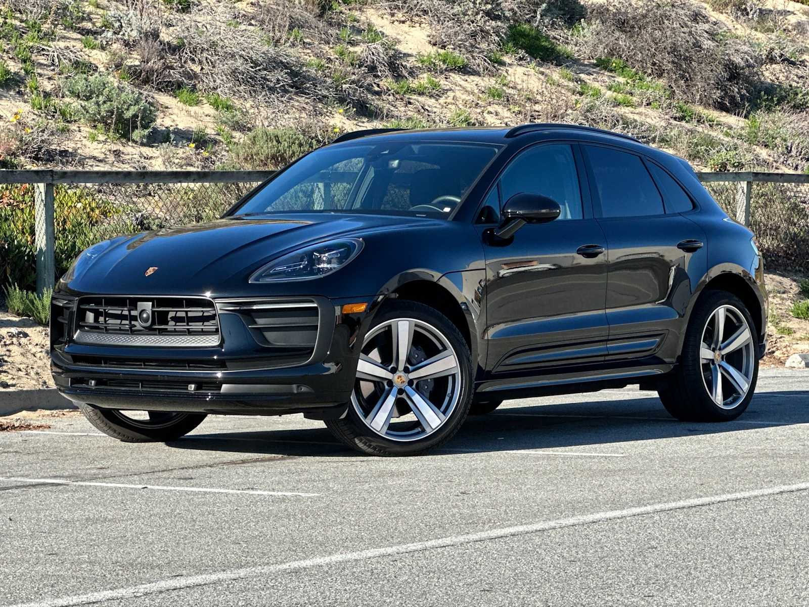 Thumbnail: 2025 Porsche Macan - 1