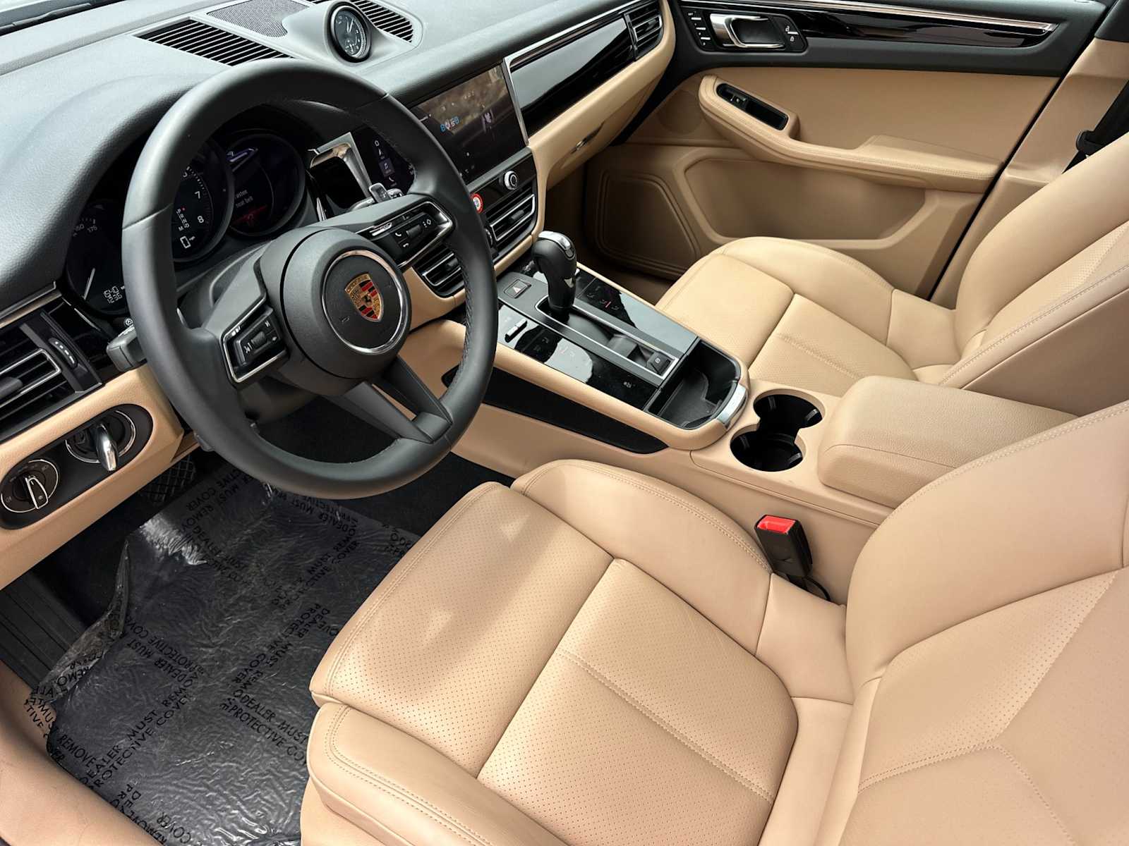 2025 Porsche Macan T photo 4