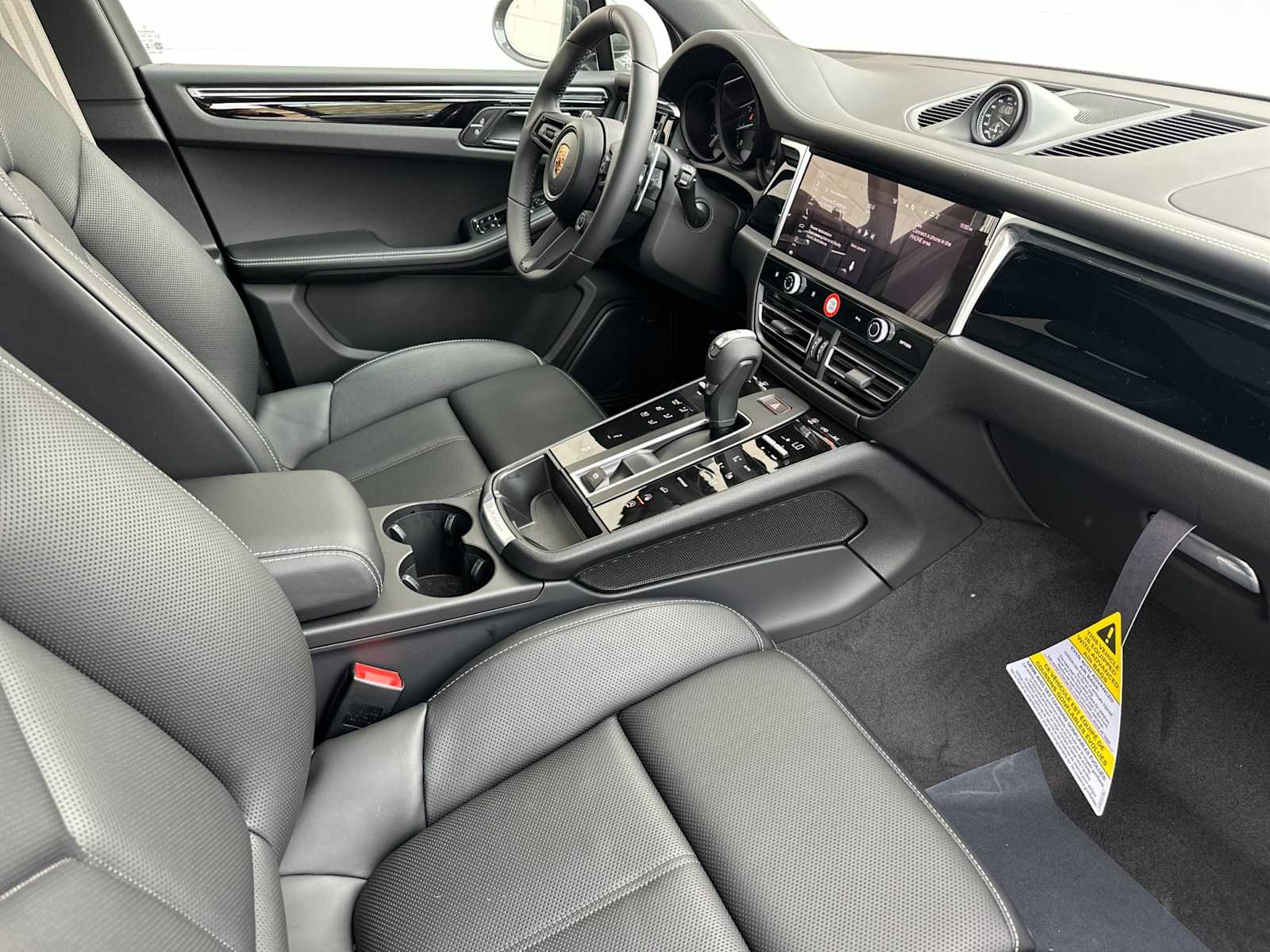 Thumbnail: 2026 Porsche Macan - 17