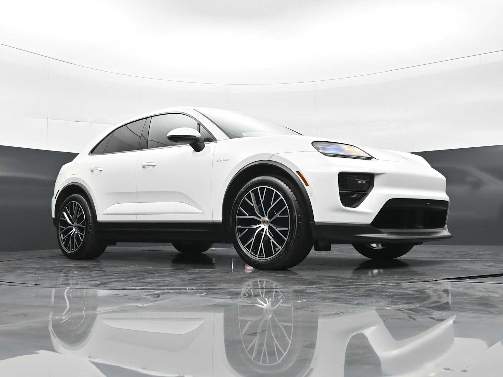 Thumbnail: 2025 Porsche Macan - 43