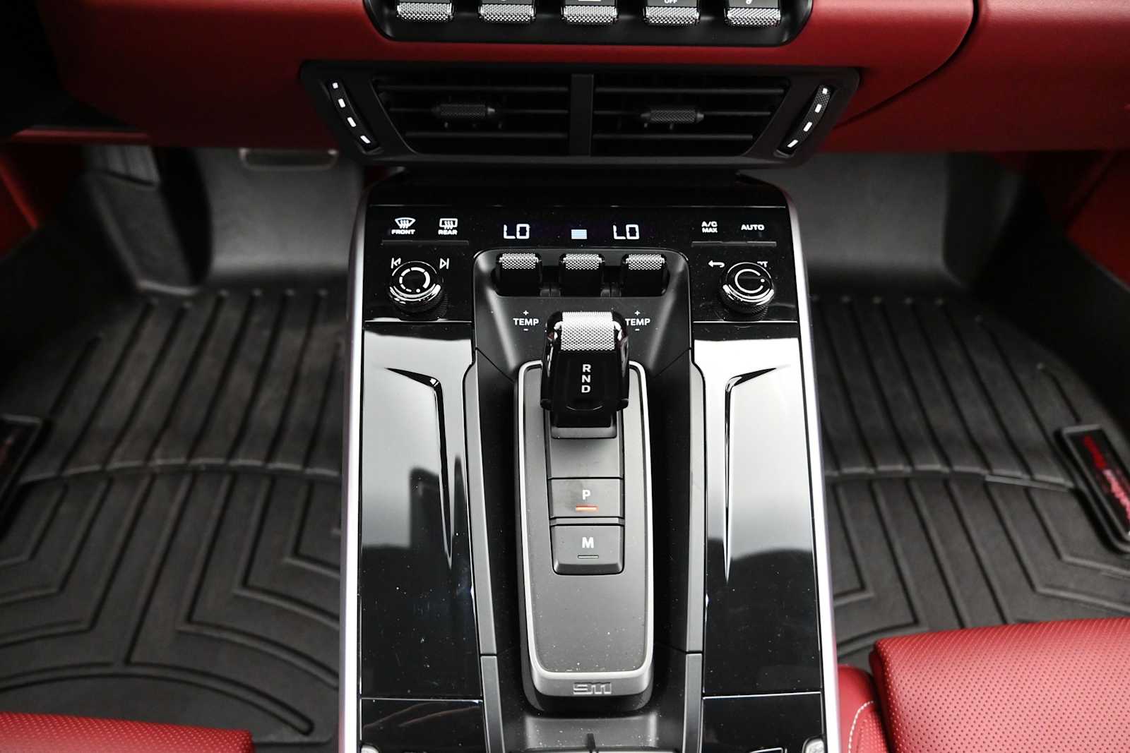 2025 Porsche 911 - Photo 12