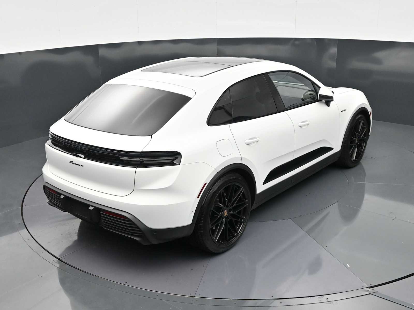 Thumbnail: 2025 Porsche Macan - 37