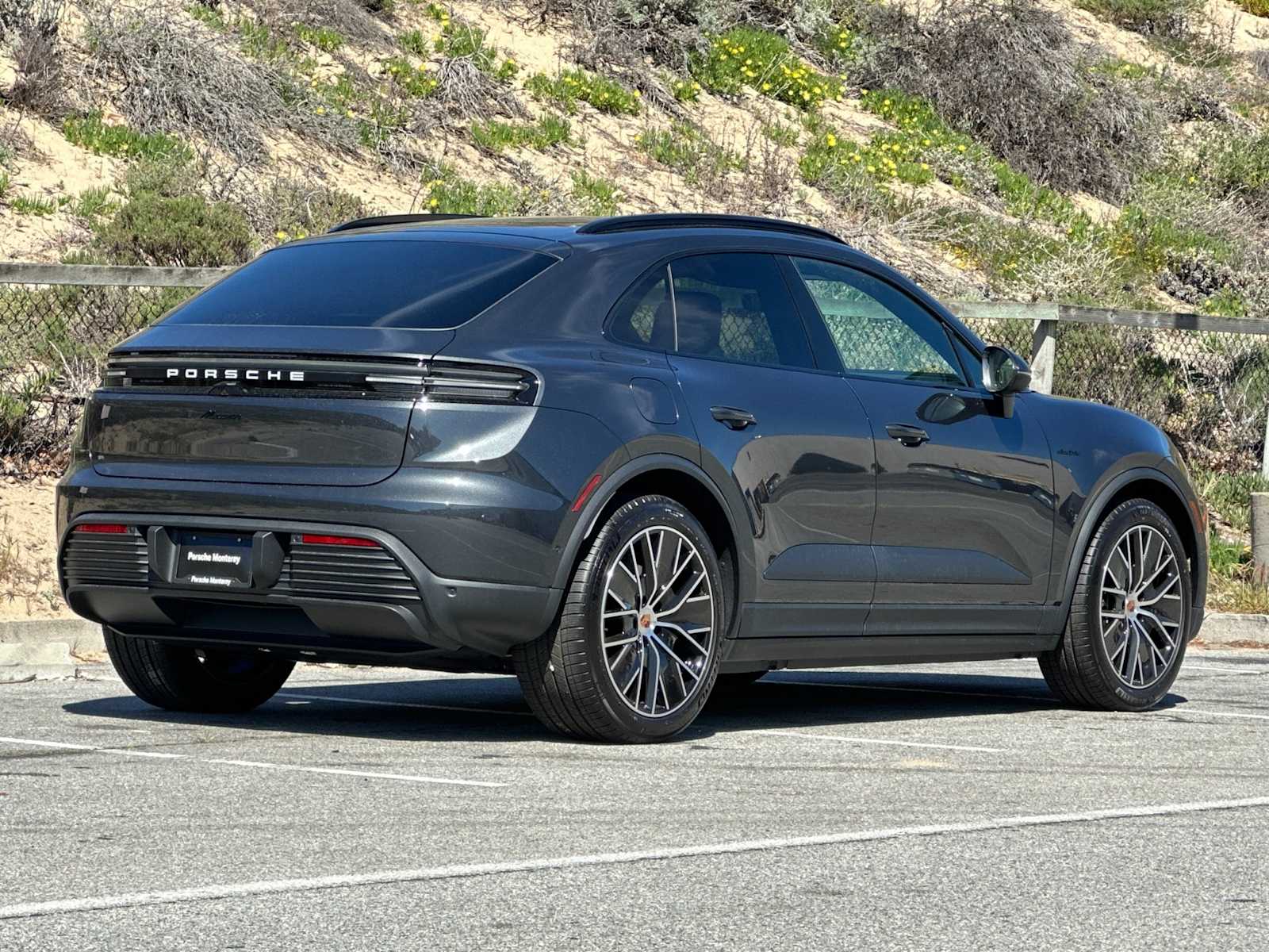 Thumbnail: 2026 Porsche Macan - 7