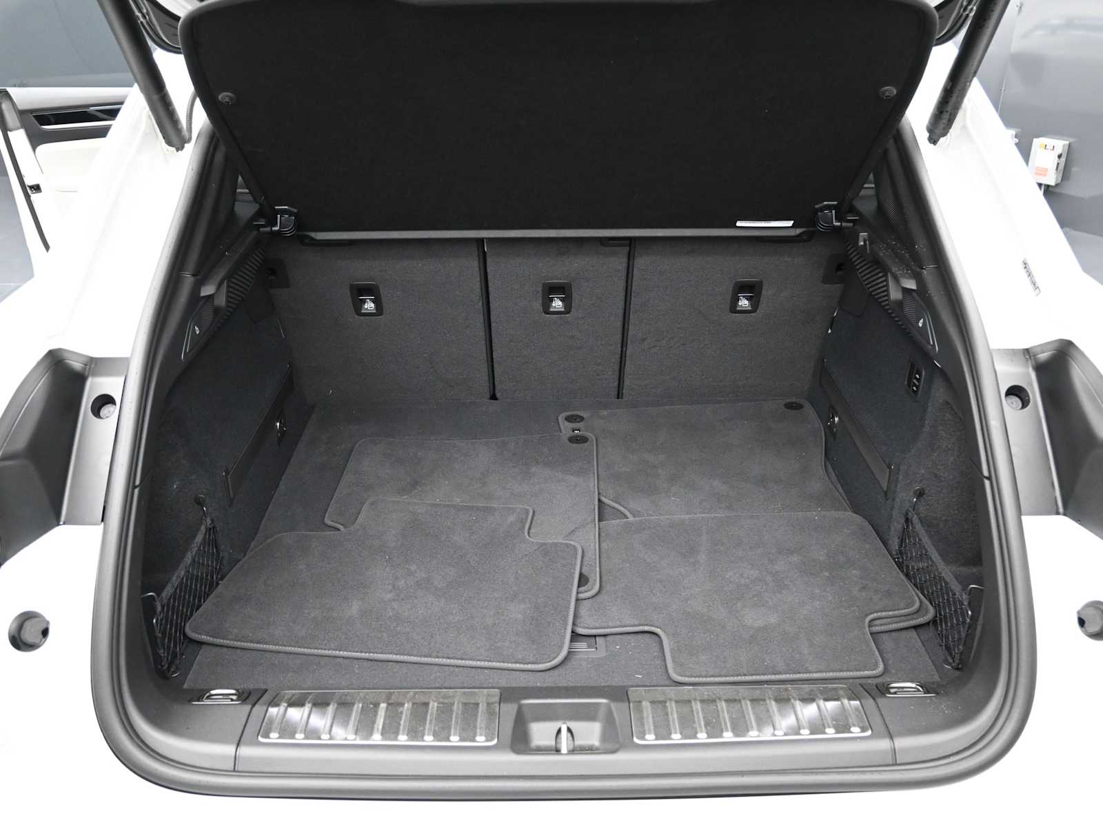 Thumbnail: 2025 Porsche Macan - 22