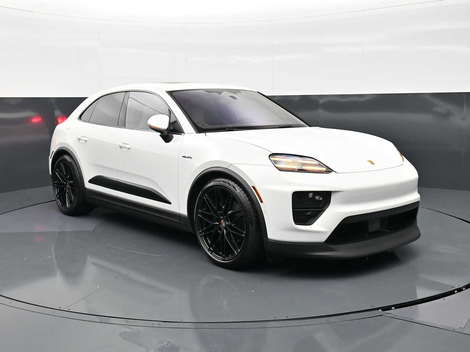 Thumbnail: 2025 Porsche Macan - 31