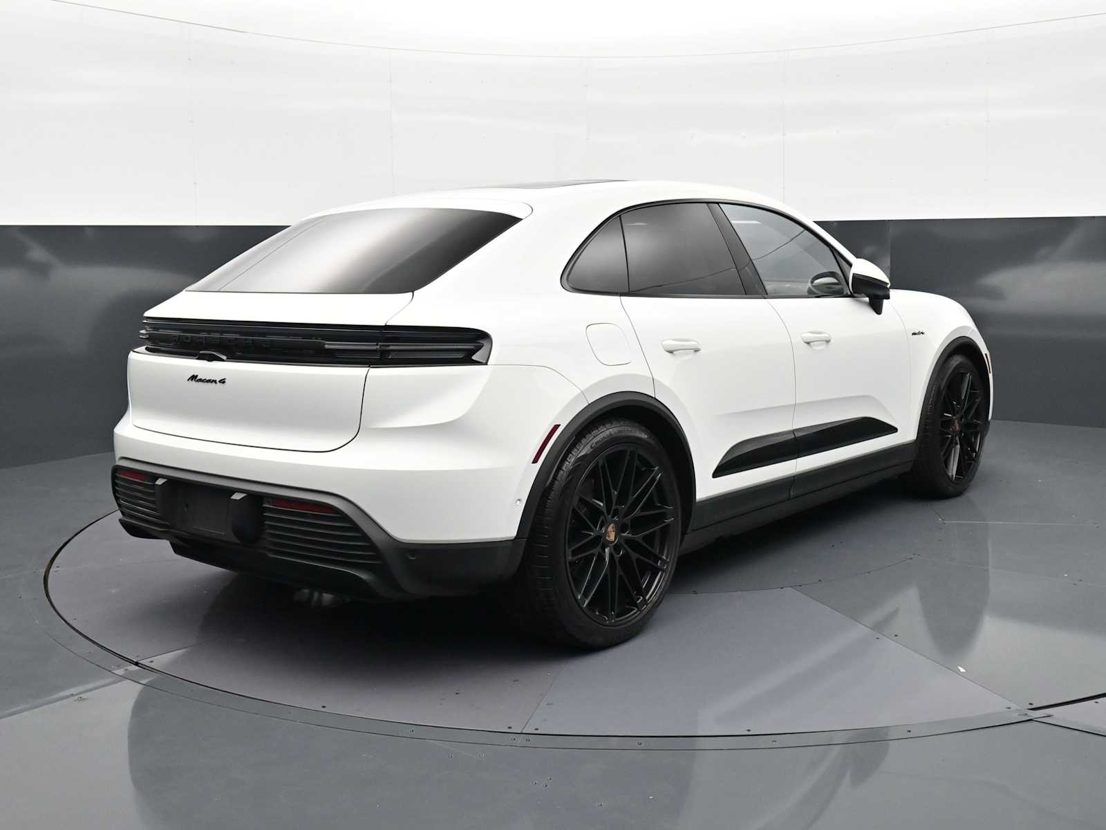 Thumbnail: 2025 Porsche Macan - 29