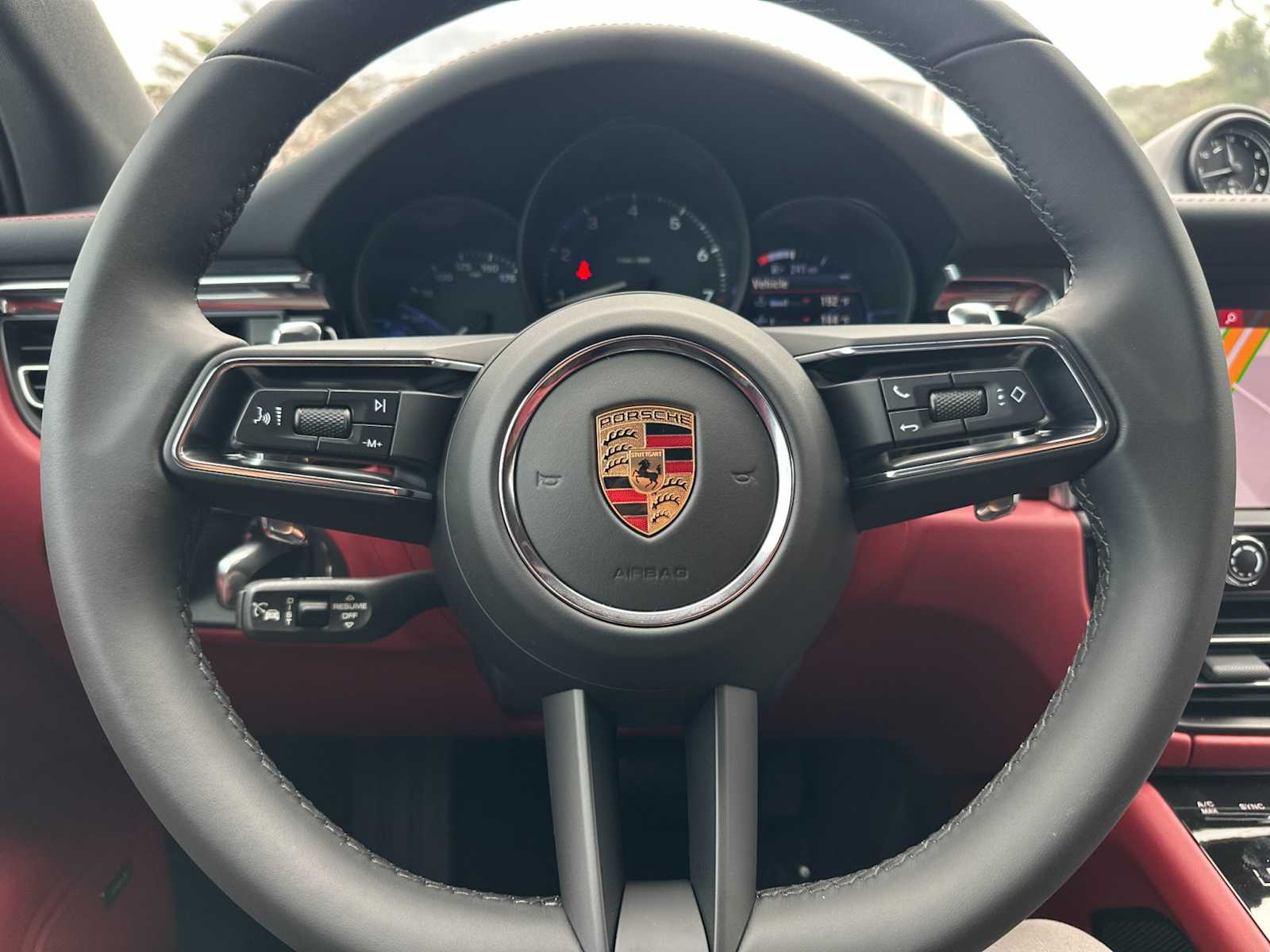 Thumbnail: 2026 Porsche Macan - 23