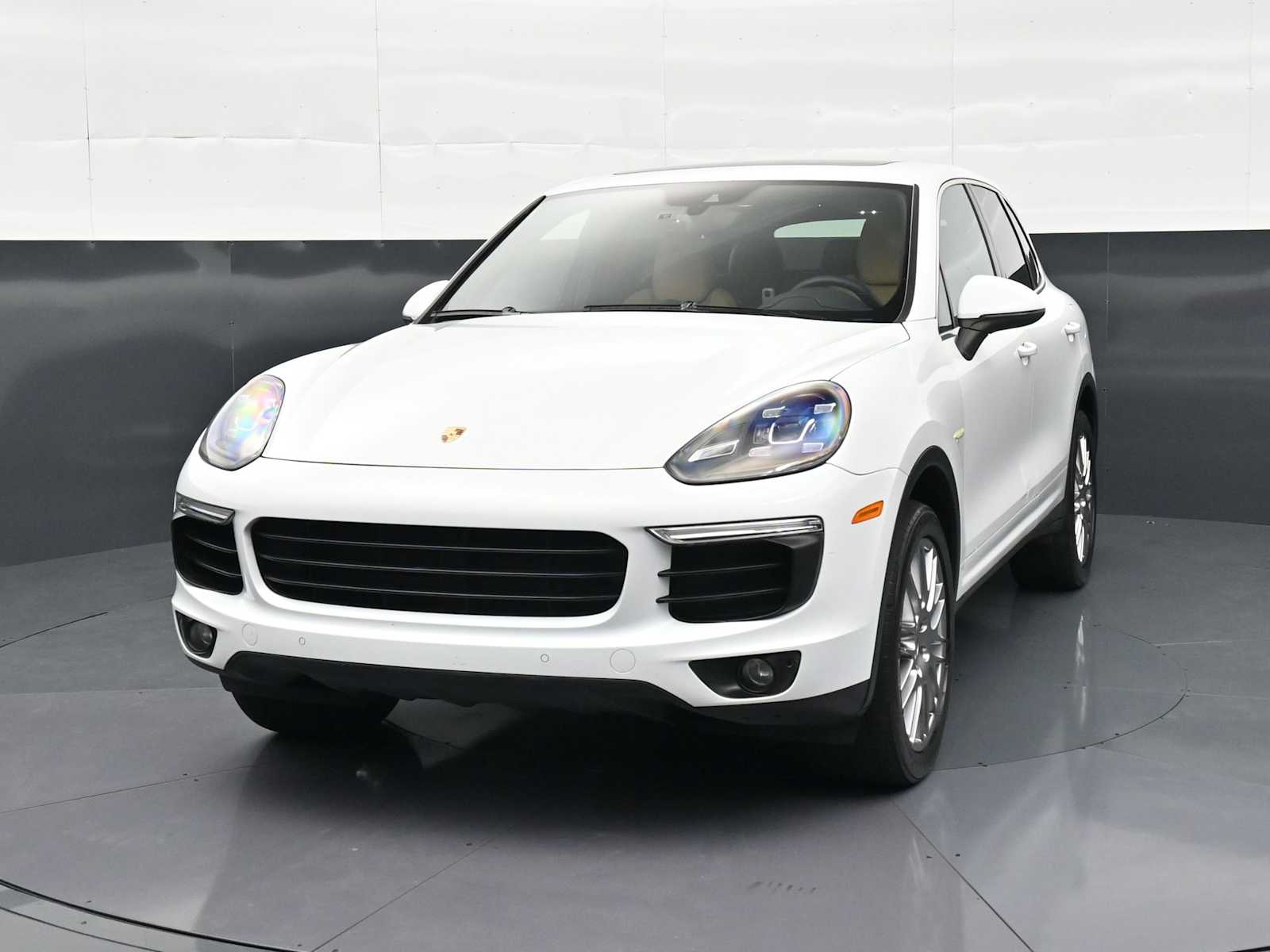 Thumbnail: 2015 Porsche Cayenne - 26