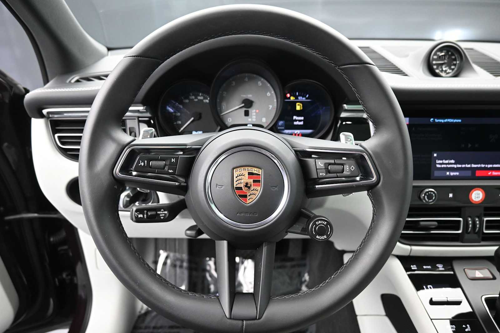 Thumbnail: 2026 Porsche Macan - 9
