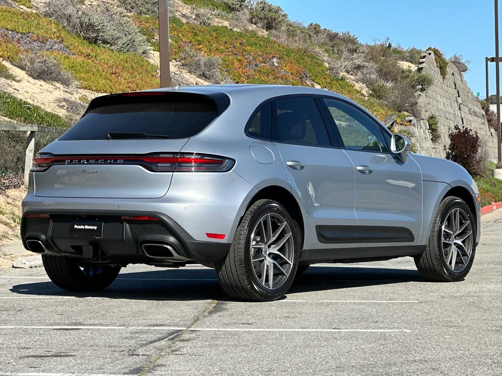 Thumbnail: 2026 Porsche Macan - 7
