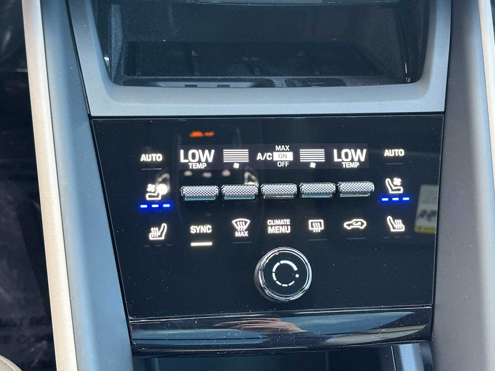 Thumbnail: 2026 Porsche Macan - 21