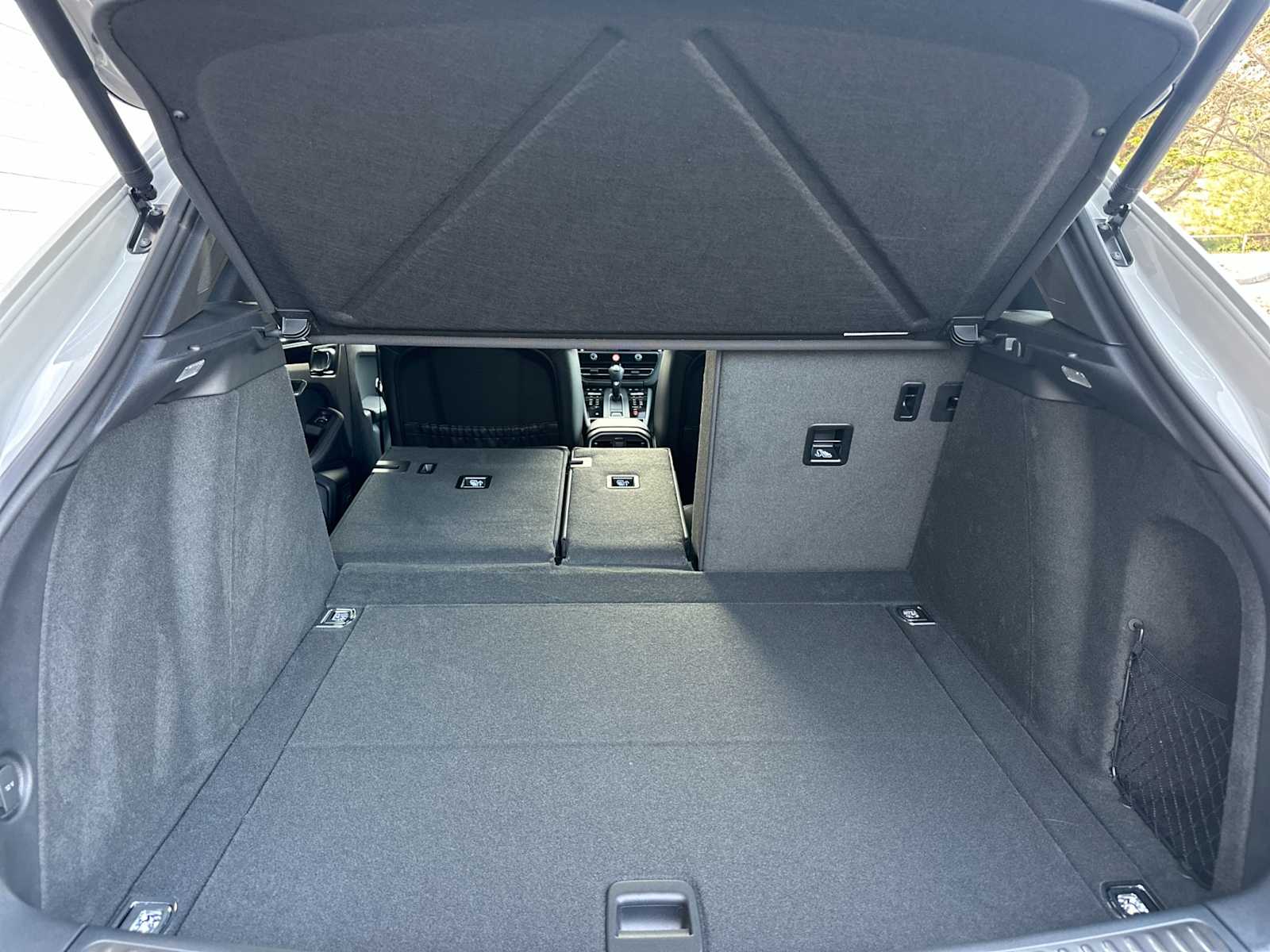 Thumbnail: 2026 Porsche Macan - 16