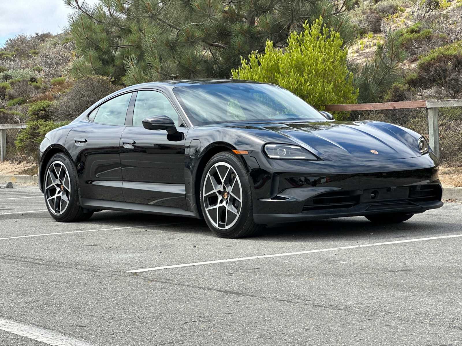 Thumbnail: 2025 Porsche Taycan - 10