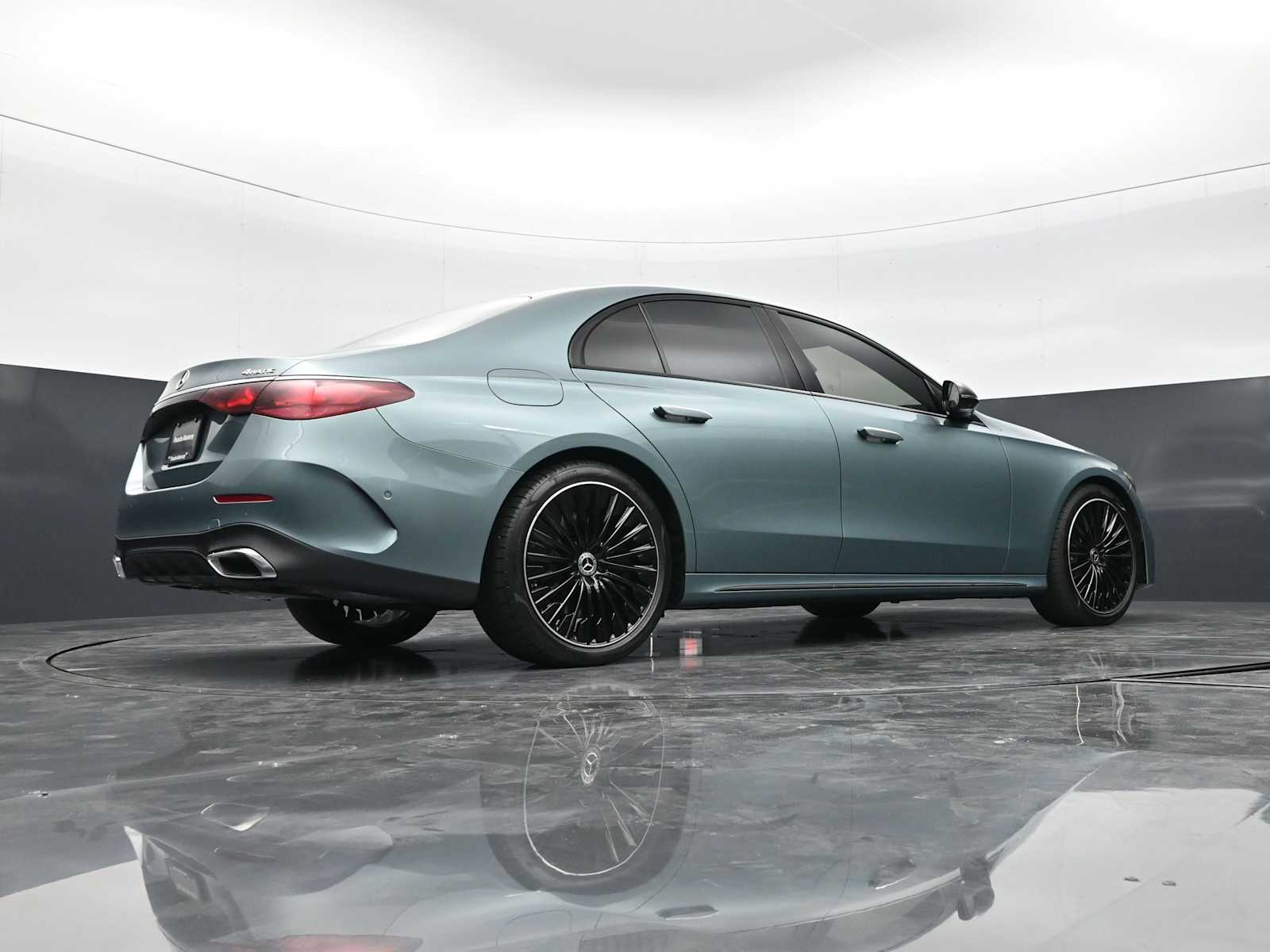 Thumbnail: 2025 Mercedes-Benz E-Class - 45