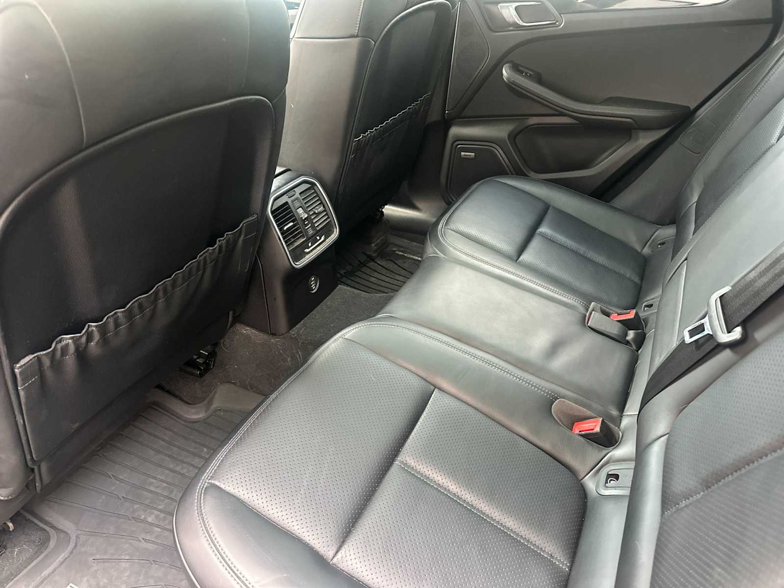 Thumbnail: 2018 Porsche Macan - 14