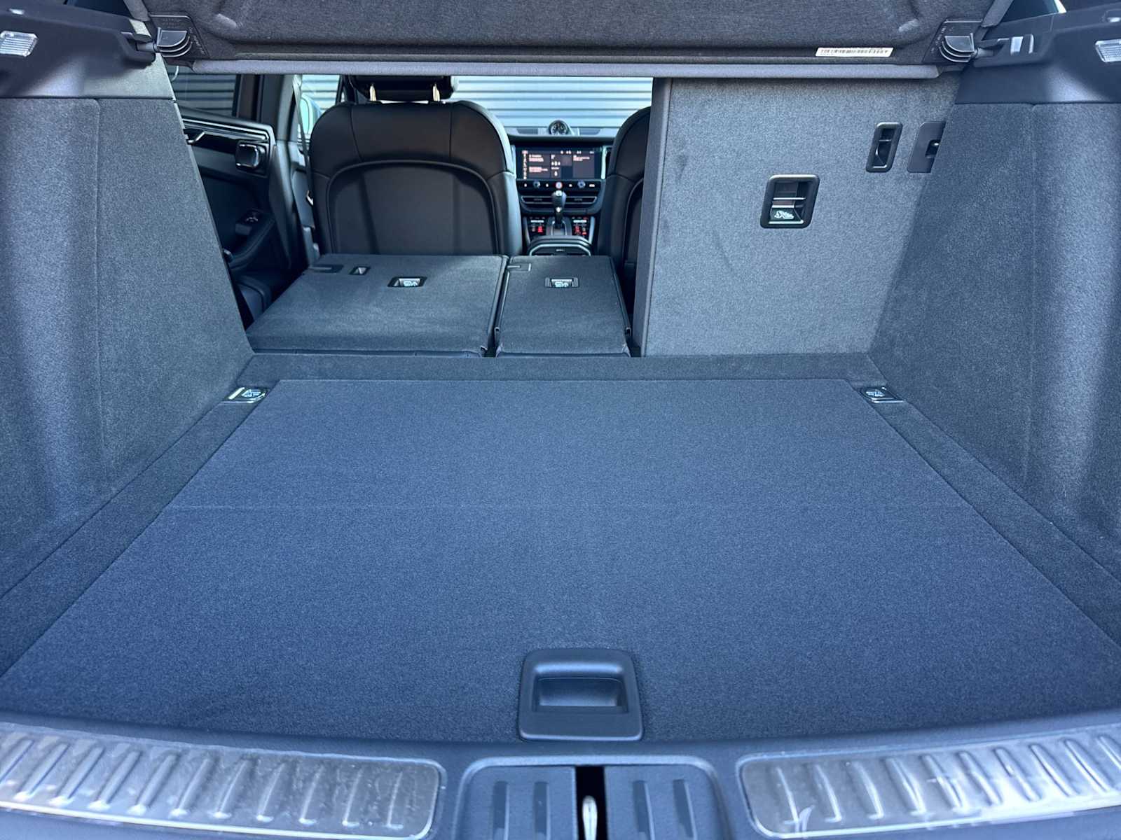 Thumbnail: 2026 Porsche Macan - 16