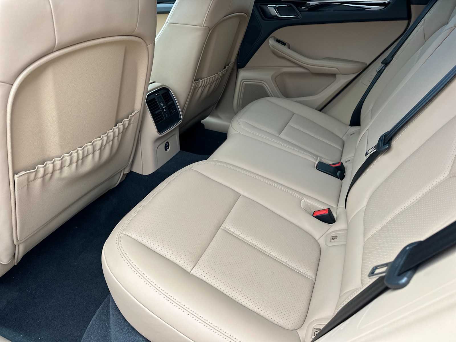 Thumbnail: 2025 Porsche Macan - 14