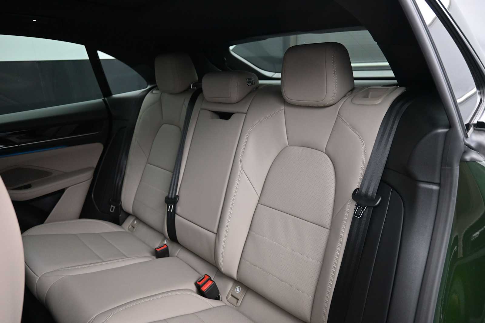 Thumbnail: 2026 Porsche Macan - 16