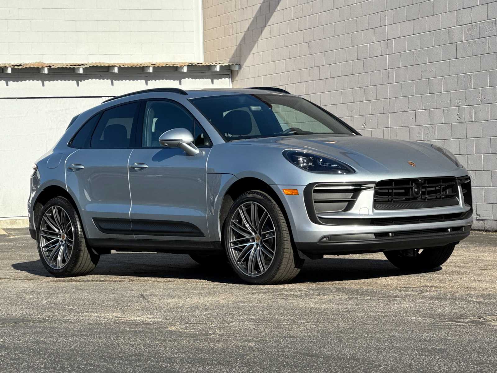 Thumbnail: 2026 Porsche Macan - 10