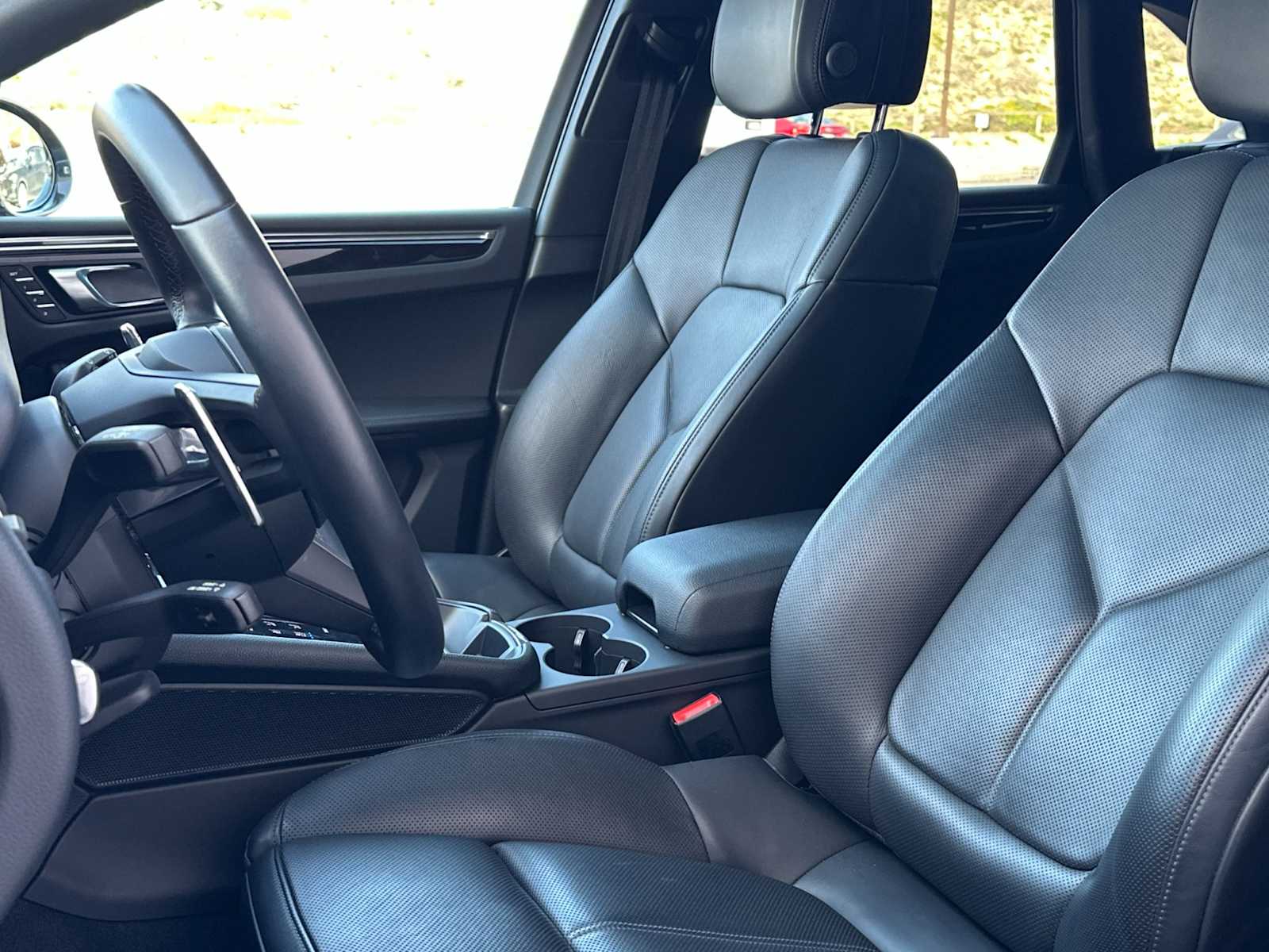 Thumbnail: 2025 Porsche Macan - 5