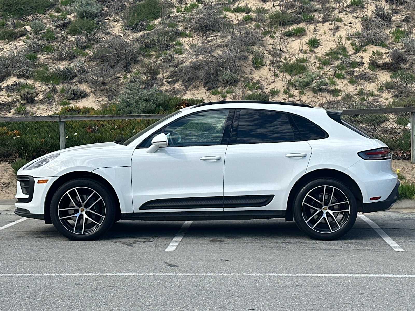 Thumbnail: 2022 Porsche Macan - 1