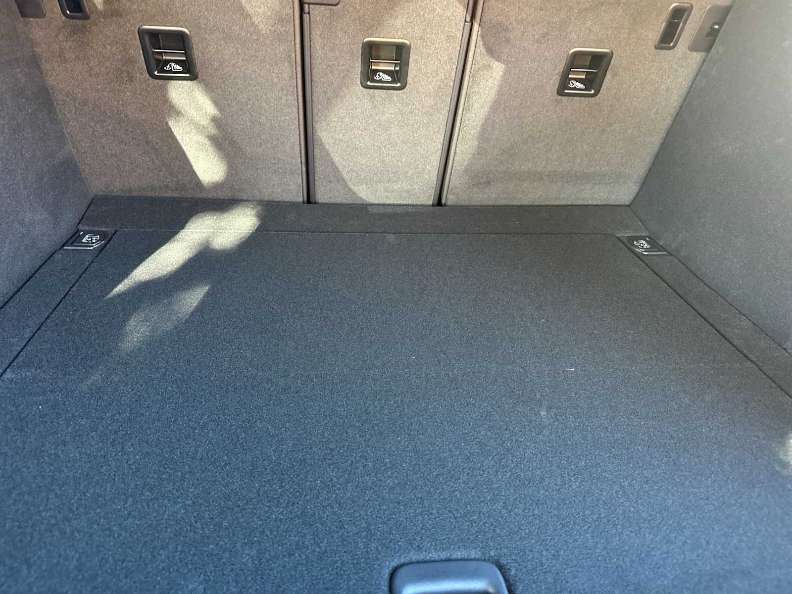 Thumbnail: 2026 Porsche Macan - 16