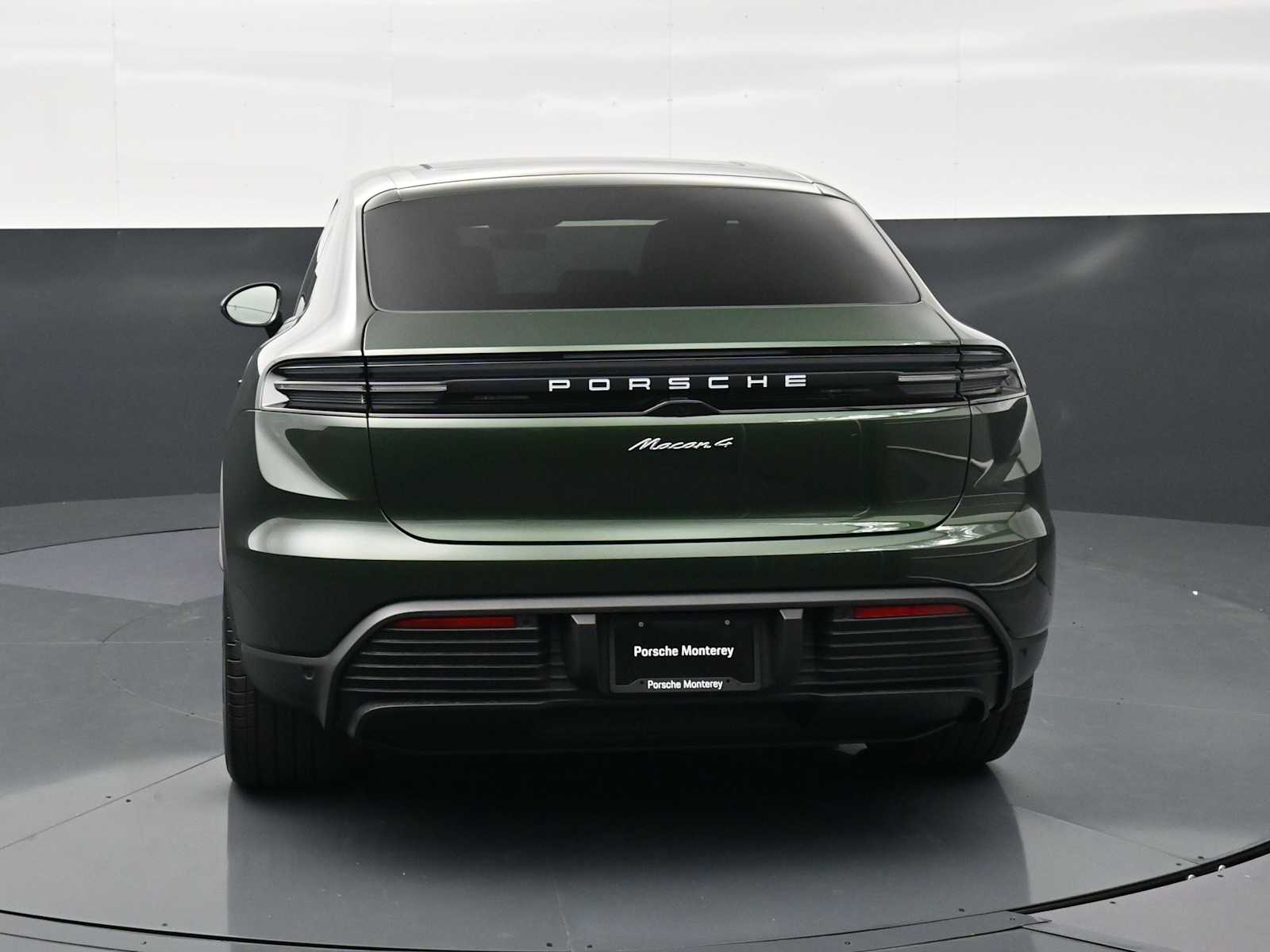 Thumbnail: 2026 Porsche Macan - 25