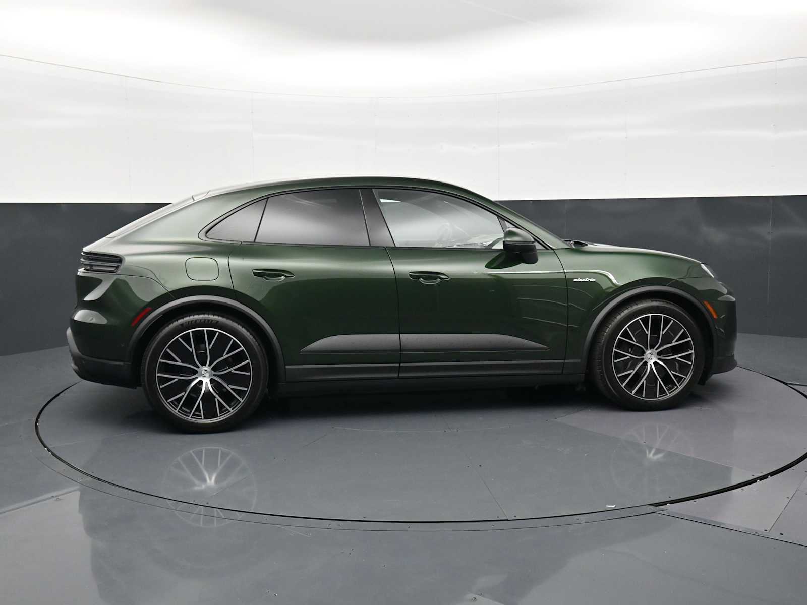 Thumbnail: 2026 Porsche Macan - 27