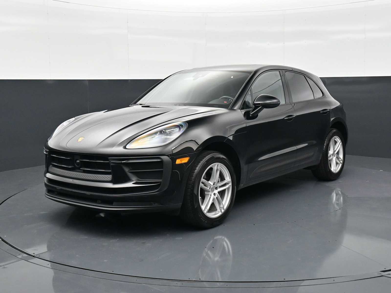 Thumbnail: 2024 Porsche Macan - 1